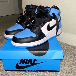 Air Jordan 1 retro boys size 4.5 university blue | black | white| worn only once
